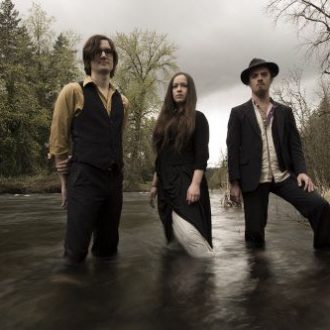 Three For Silver live im Provisorium